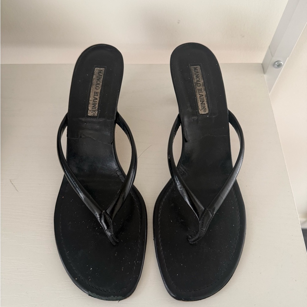 Manolo Blahnik leather kitten heels